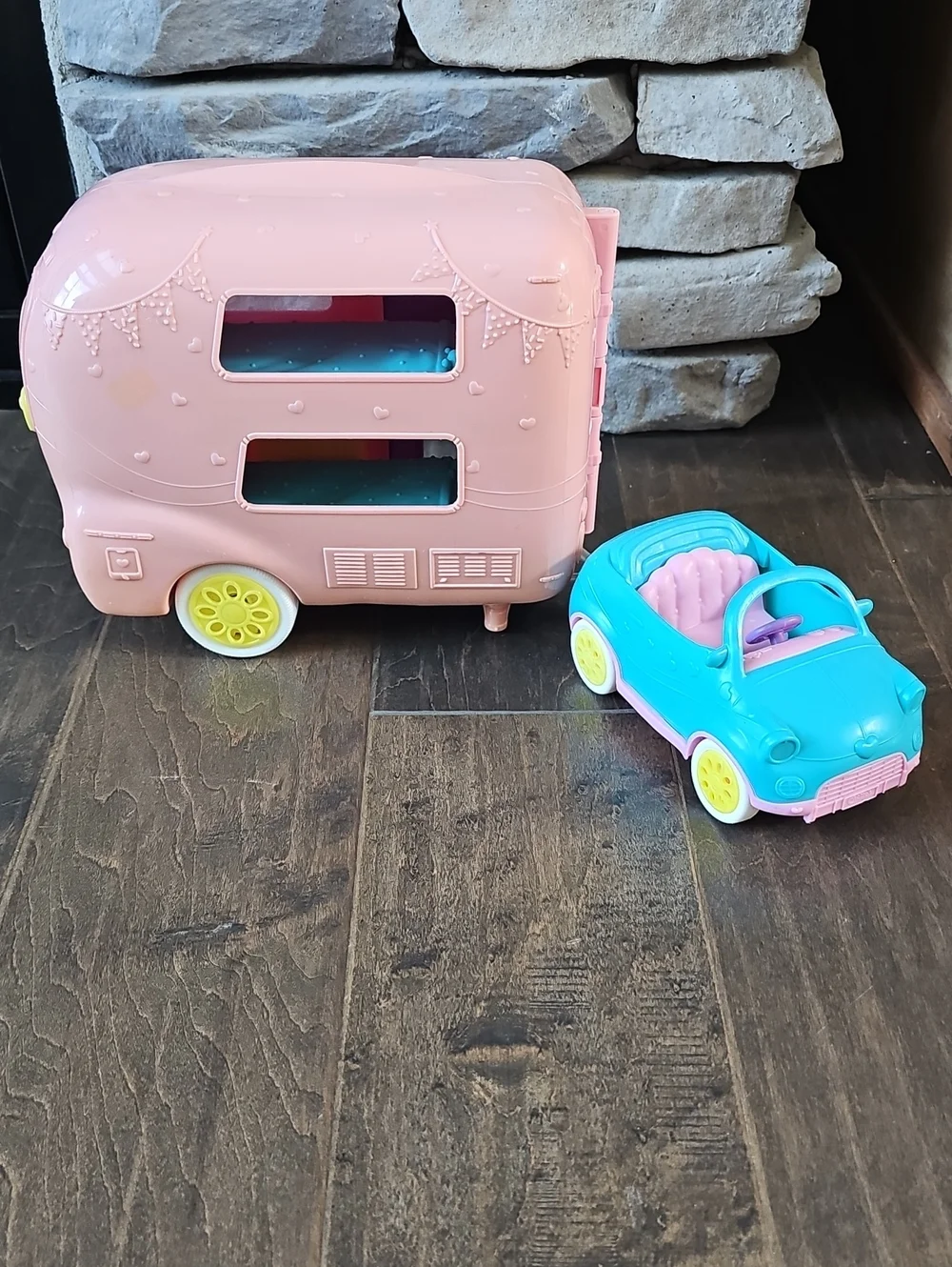 Polly Pockets 2015 - 2018 House, Camper, Car & Dolls - Mattell